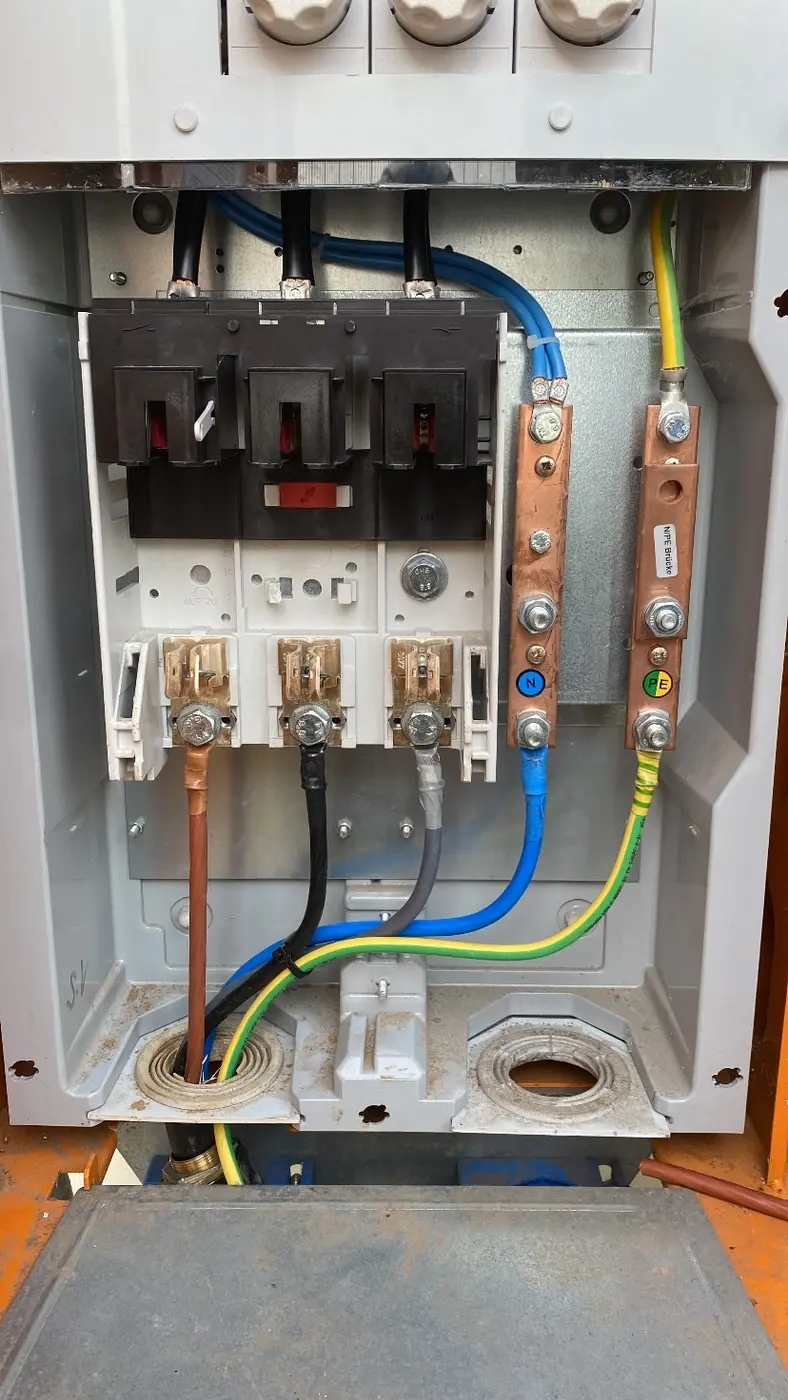 Temporary electrical distribution installation